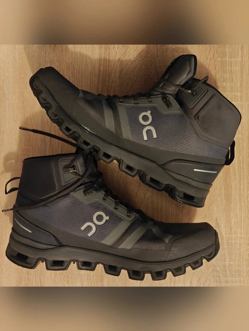 ON Cloudrock Waterproof Hiking Boots Men’s Size 10 Rock Eclipse 23-99246 Trail